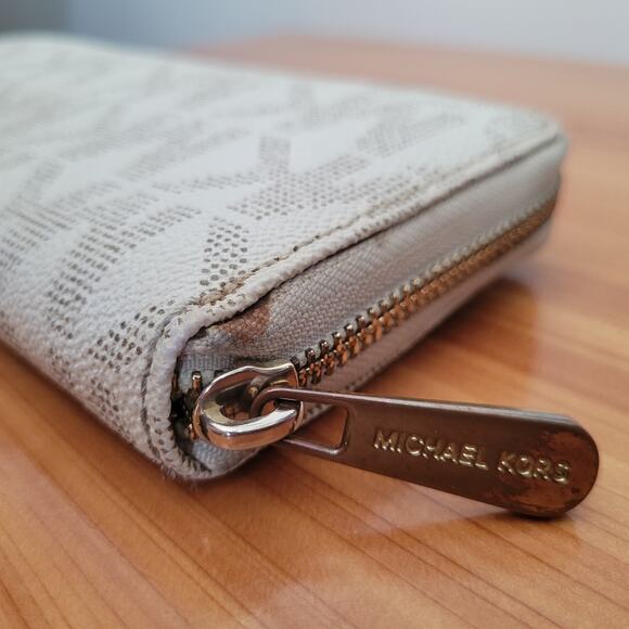 Michael Kors Jet Set Signature Zip Around Bifold Wallet Tan/Cream 8 Card Slots - Picture 3 of 13